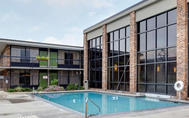 Clarion Inn & Suites Conference Center