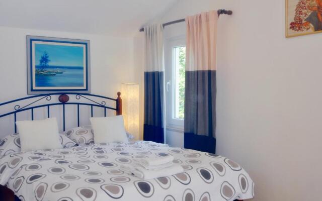 Apartments and Rooms Anika