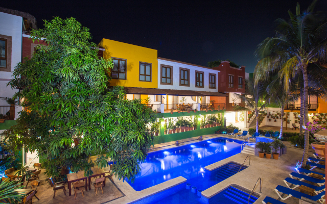 Casa Lotería -Pueblito Sayulita- Colorful, Family and Relax Experience with Private Parking and Pool
