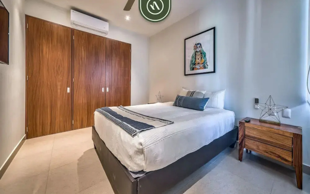 2BR Condo With Rooftop Pool - 2 Min Walk to Beach