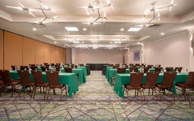 Holiday Inn & Suites Parsippany Fairfield by IHG