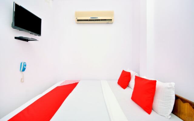 White House Continental by OYO Rooms