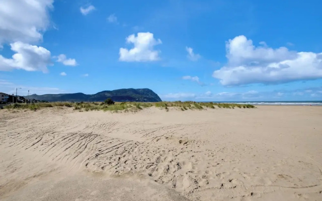 Seaside Vacation Rental w/ On-site Beach Access!