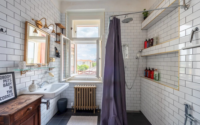 Premium 3 Bed 3 Bath Lounge Apartment