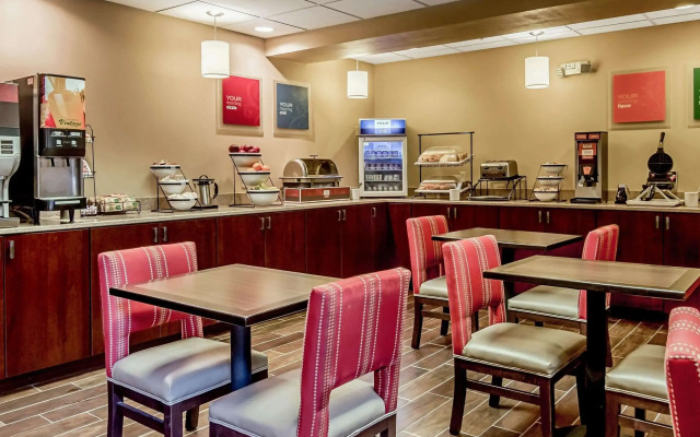 Comfort Inn & Suites Grafton - Cedarburg