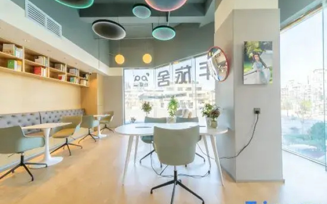 Xiaoyao Bear Hostel (Beijing South Railway Station Caoqiao Subway Station)