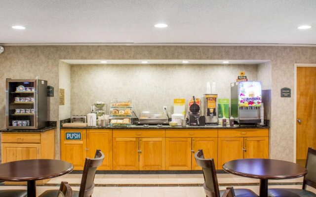 Econo Lodge Raleigh near Walnut Creek Amphitheatre