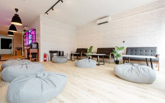RadZone Hostel