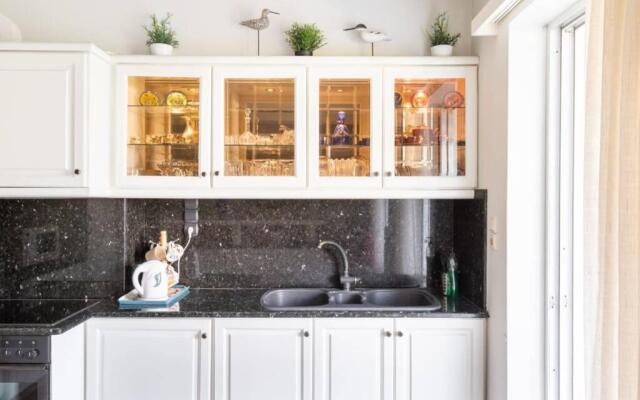 Two Bedroom Apartment Near Alimos Marina !