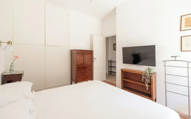 Bright And Spacious Family Apartment In Parioli