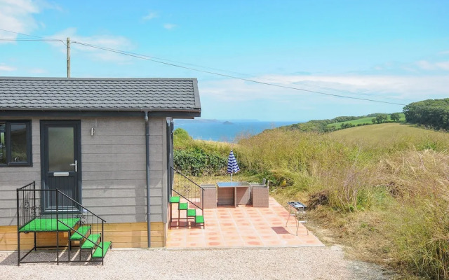 Midway Lodge