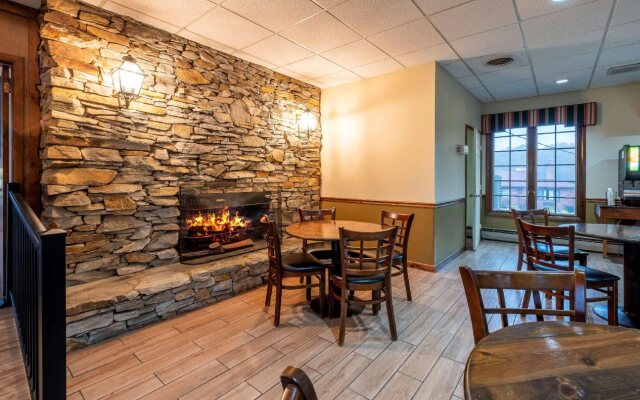 Red Roof Inn & Suites Hazleton