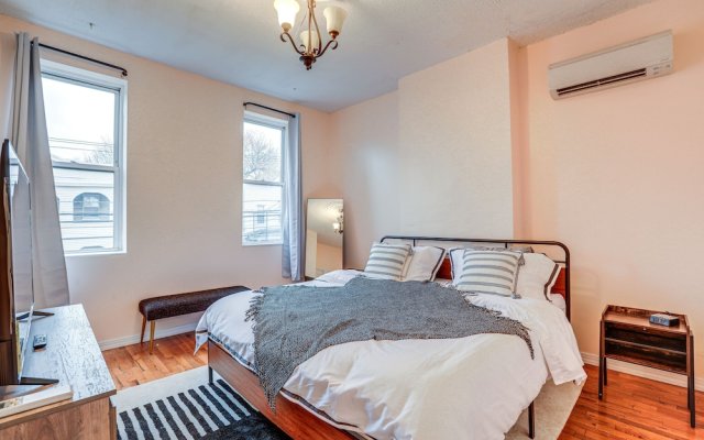 Comfy Bayonne Townhome ~ 11 Mi to NYC Attractions