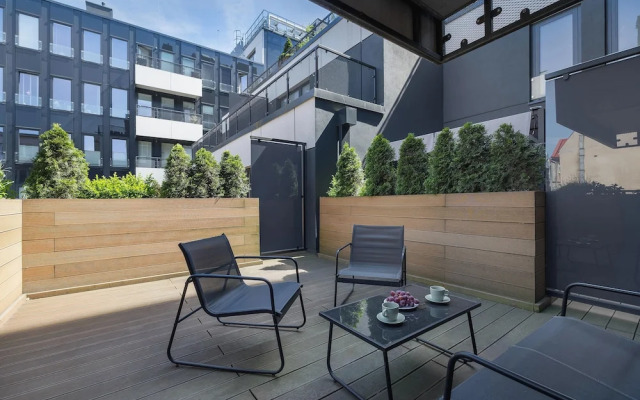 Black & White Szczecin by Renters