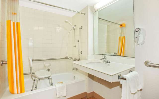 La Quinta Inn by Wyndham Victoria