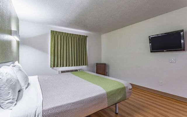 Motel 6 Santa Fe Central
