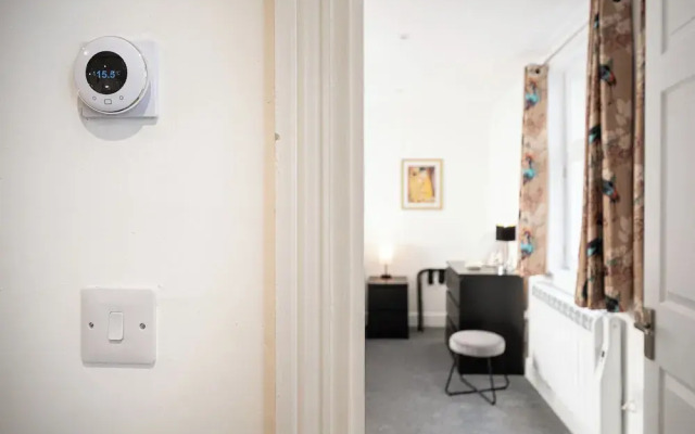 Gorgeous 1 BD in Central Cheltenham