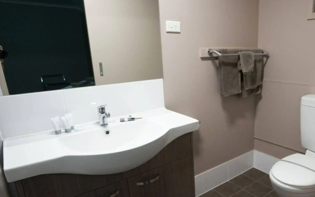 Bluestone Motor Inn