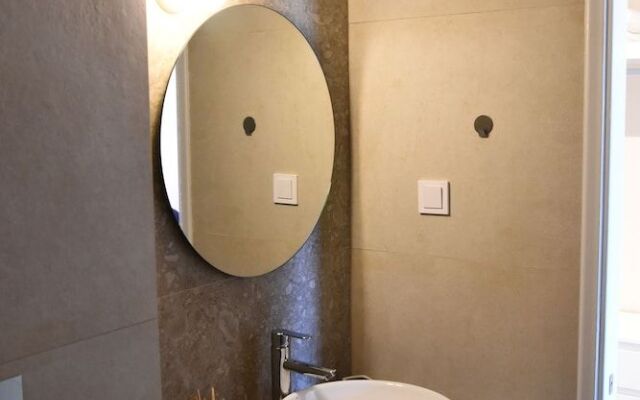 StayBridge Apartments, Mesongi