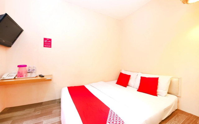 OYO 479 The Green Hotel