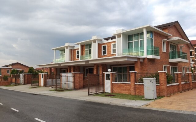 New and Classic Homestay 2 Storey House