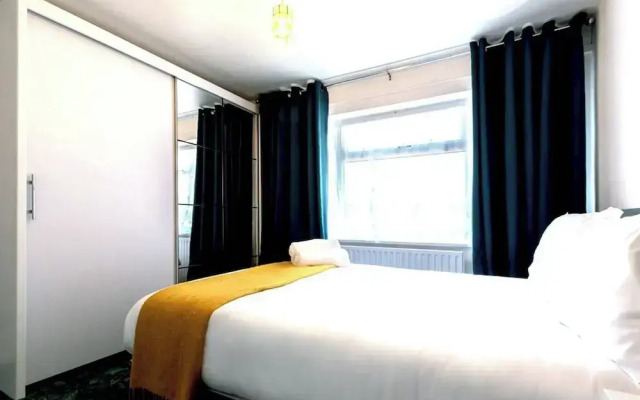 Reading - 3-bed House - Sleeps 6 - Garden - Wifi