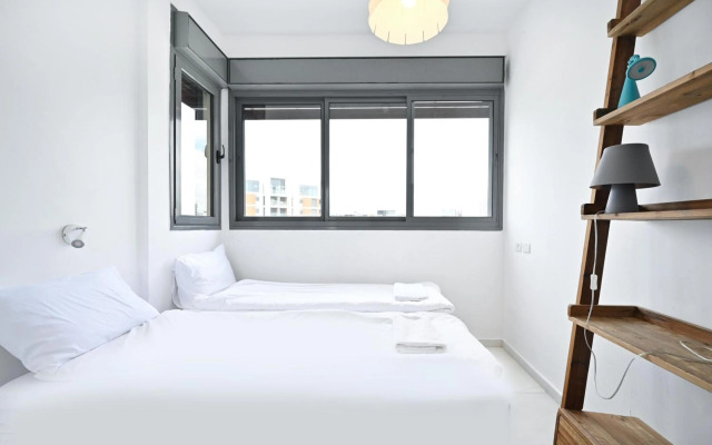 Beautiful 4BR Penthouse in Sheinkin street by HolyGuest