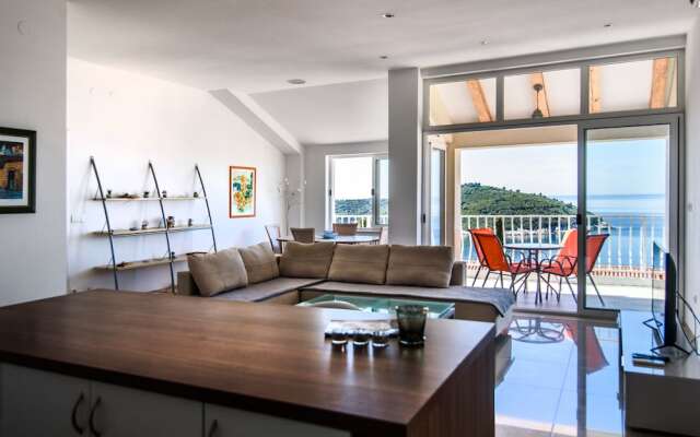 Zenith Apartment by DuHomes