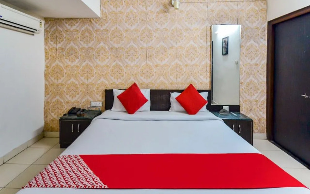 OYO 15933 Hotel V Square
