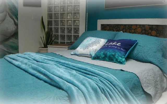 Quamichan Lakehouse Bed & Breakfast