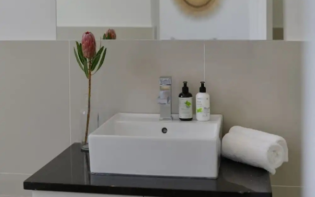 Modern 2-bed Green Point Haven Stylish Central