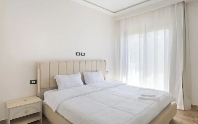 Upper Duplex 3BR in Eastown Sodic