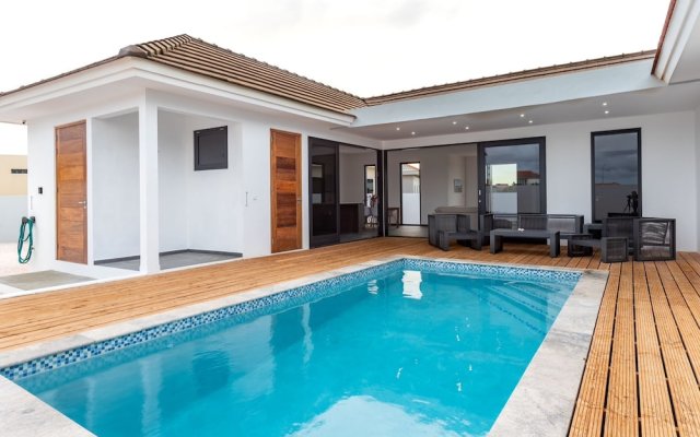 Brand New Immaculate 3-bed Villa in Grote Berg