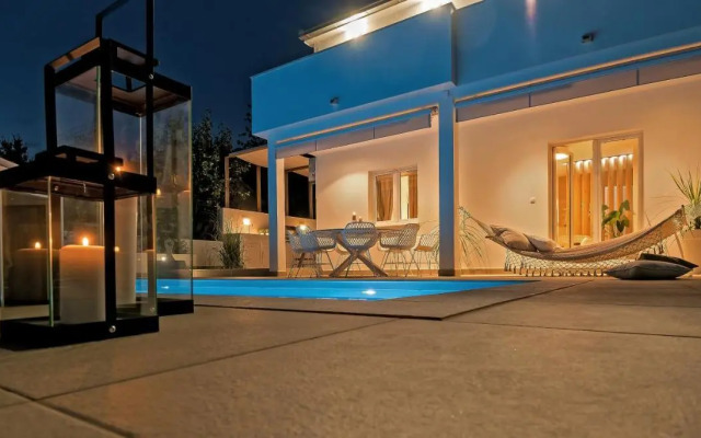 Marula holiday home - with heated pool