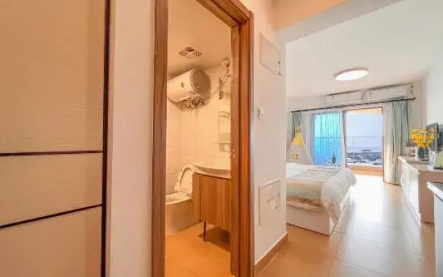 Fengyue Four Seasons Apartment Hotel (Yangjiang Hailing Island North Luowan Branch)