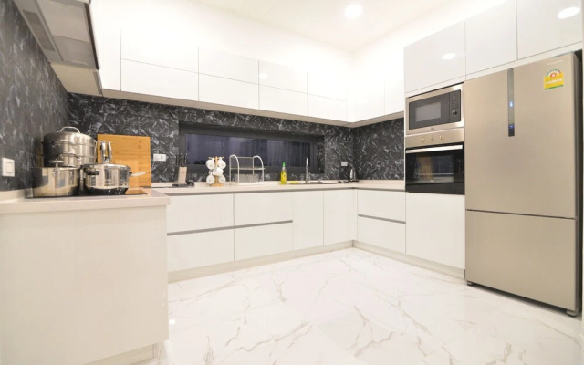 Villa with Shared Pool in Central Pattaya - Palmc19