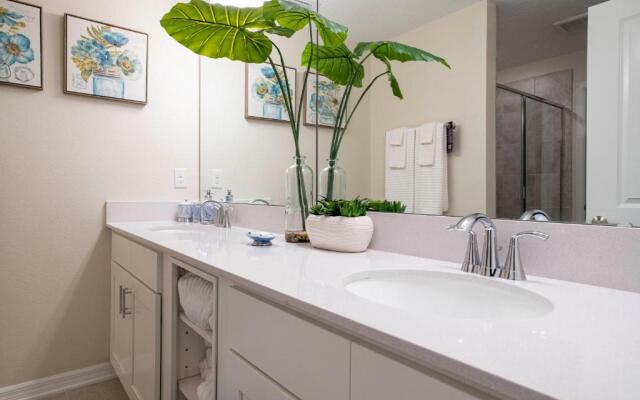 Amazing Home With Mickey Themed Decorated Bedroom Near Disney