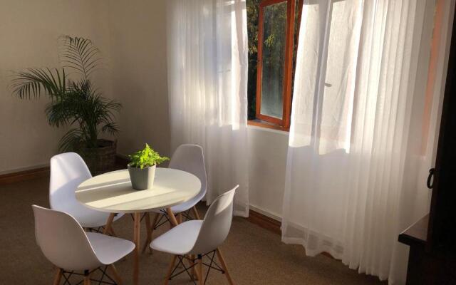 Studio@40: Stylish & modern 1 bedroom apartment.