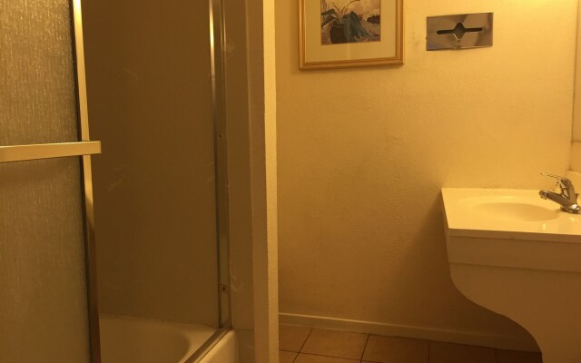 Parkway Inn