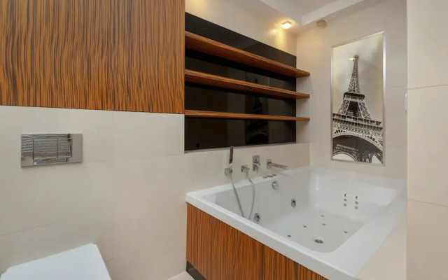 Apartment With 3 Bedrooms by Renters
