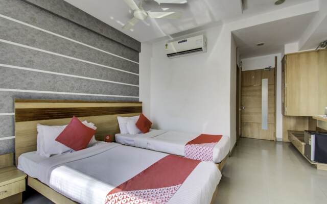 OYO 1000 Hotel Admiral Suites