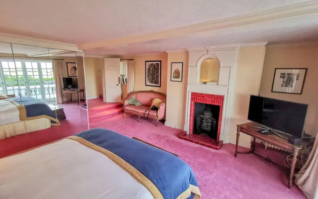 Cedar House Boutique B&B