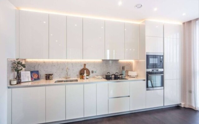 Elegant Two Bedroom Apartment With Winter Garden