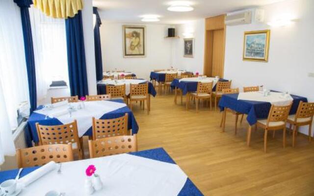 Guesthouse Kolinska - Adults only