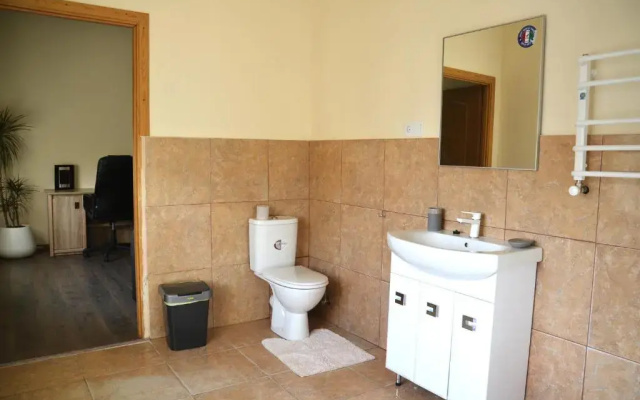 Coin Apartments & Hostel