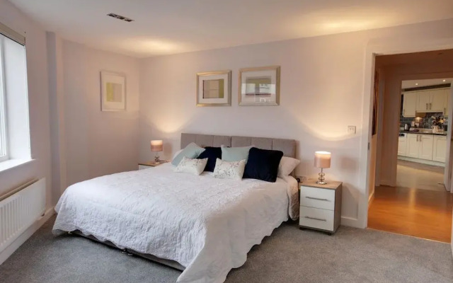 Ravens House Sapphire Apartments