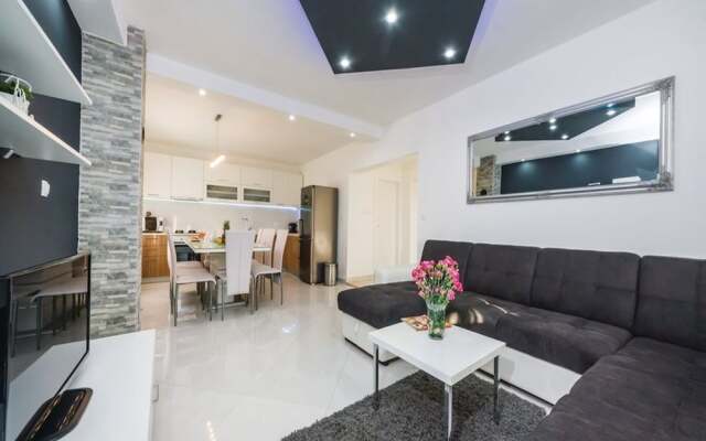 Charming Holiday Home in Kruševo With Swimming Pool