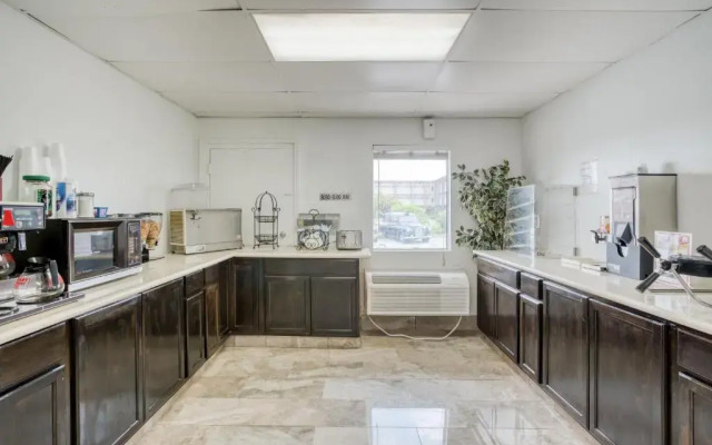 OYO Hotel San Antonio Lackland Air Force Base West