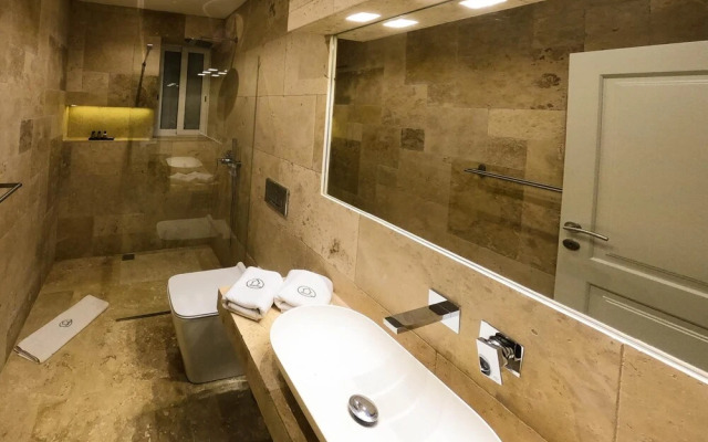 Comfortable Home With hot tub and Communal Pool
