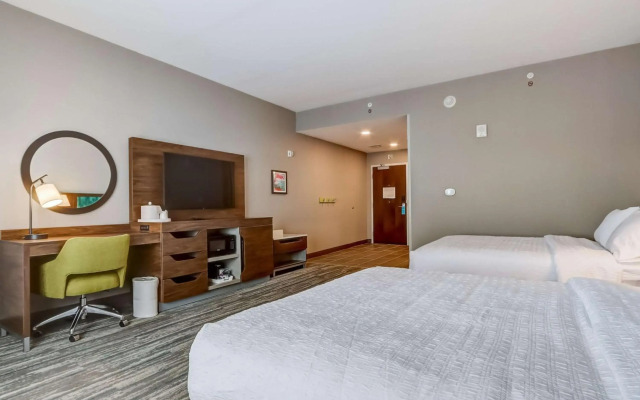 Hampton Inn & Suites Cincinnati Midtown Rookwood
